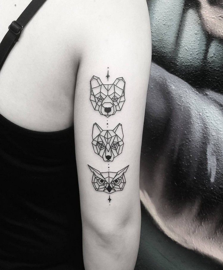 geometriska-tatueringar-djur-överarm-varg-räv-uggla