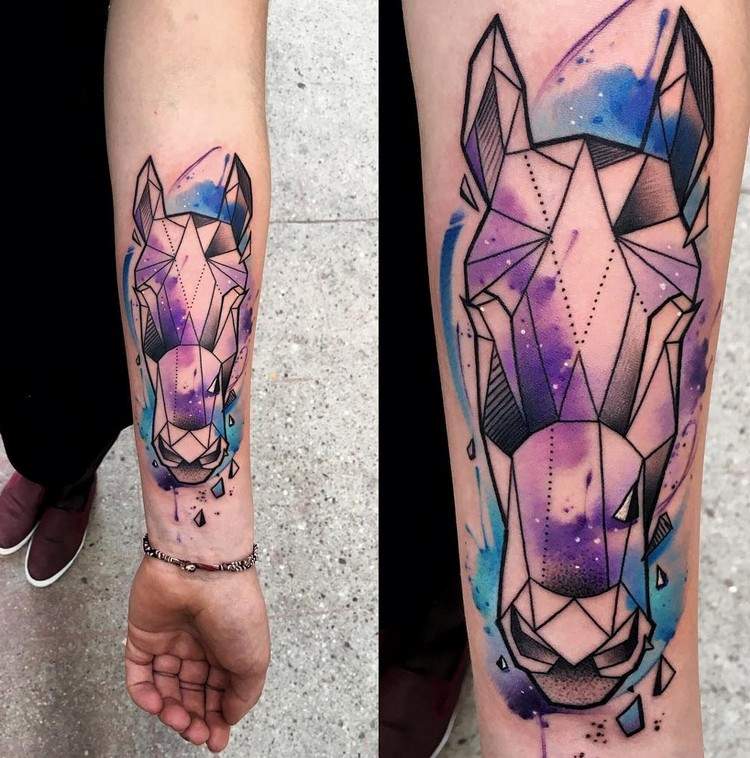 geometriska-tatueringar-underarm-häst-tatuering-akvarell