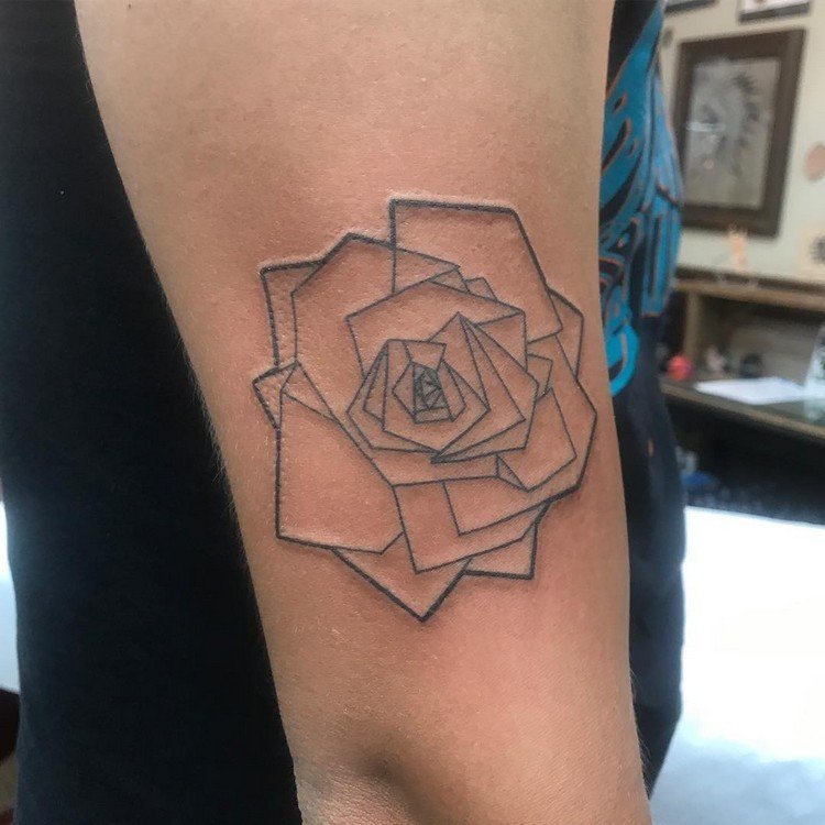 geometriska-tatueringar-minimalistisk-motiv-ros