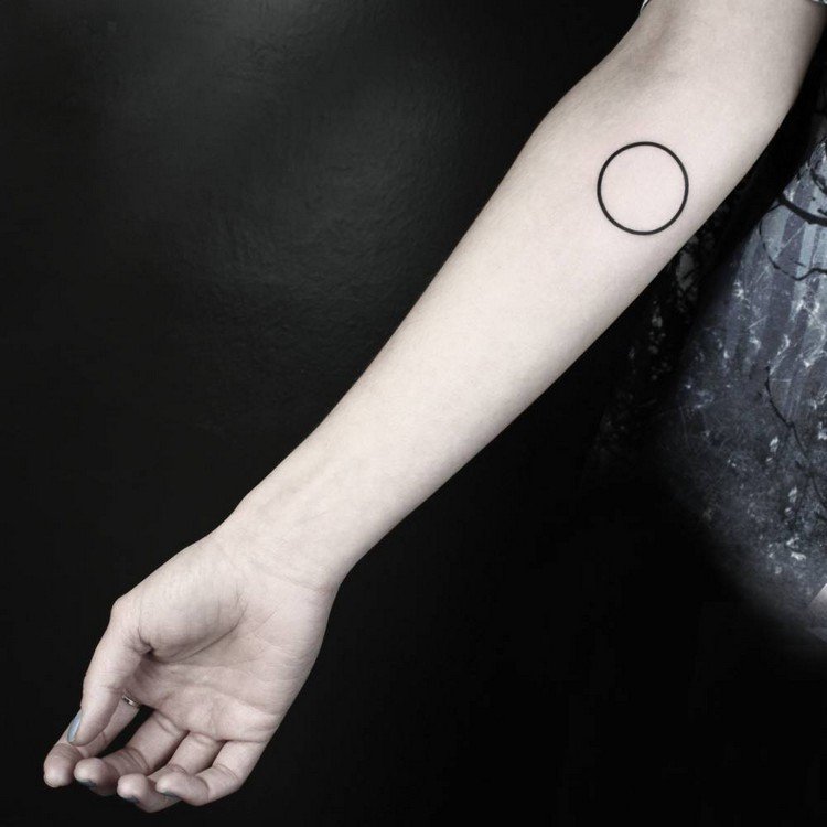 geometriska-tatueringar-minimalistisk-desing-cirkel