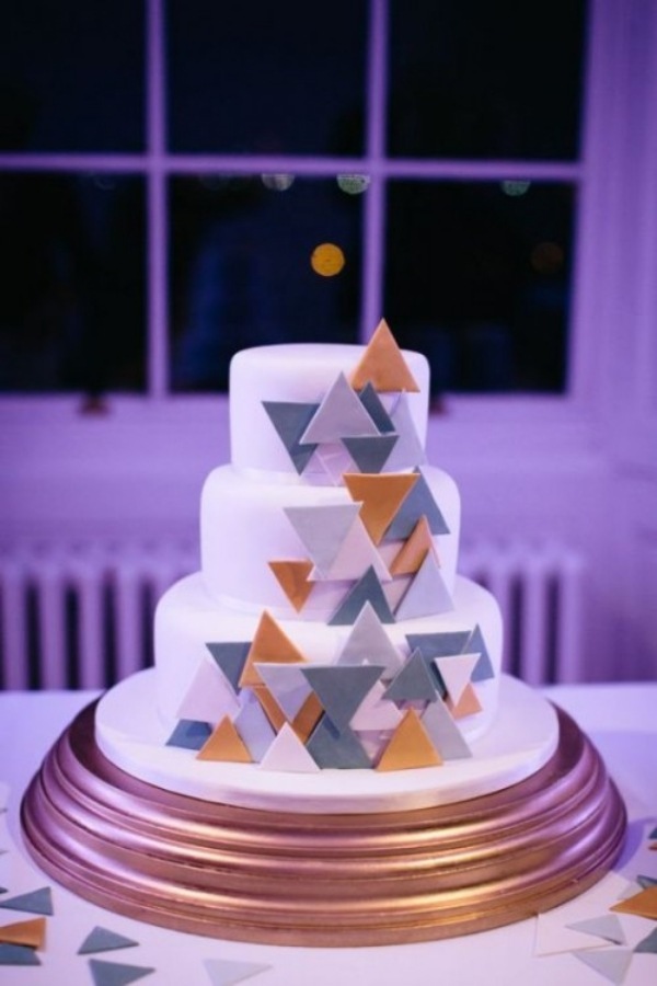 Bröllopstårta -guld- pyramider-silver- blå
