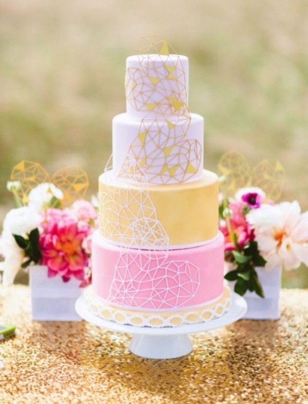 Tårtor -Bröllop- fyra-tier-romantisk