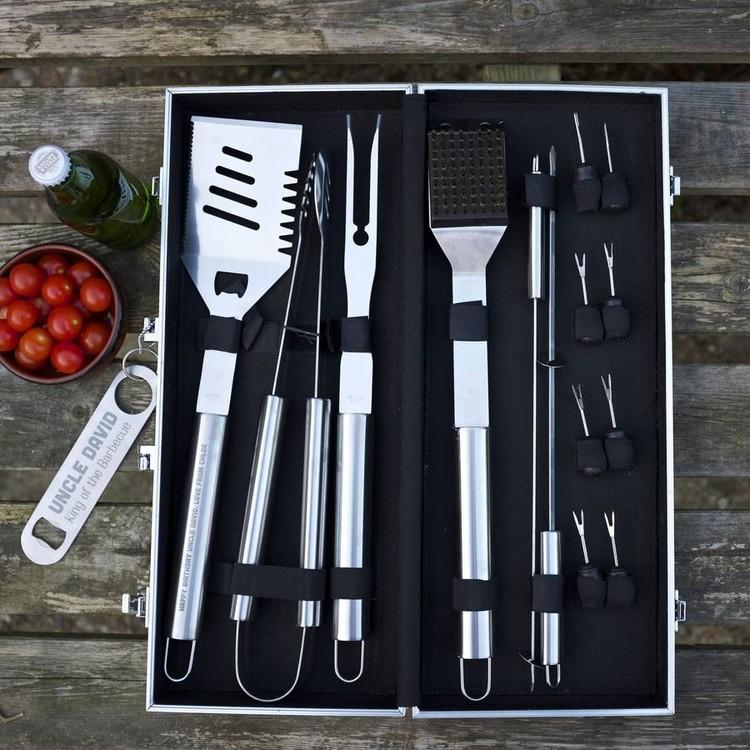gåvor-samling-personlig-samling-gåvor-grill-set-gravyr-grill-bestick-öl