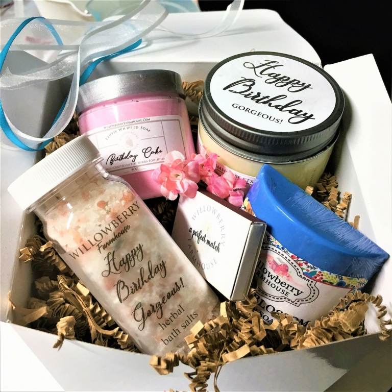 Presentförpackning flickvän innehåll wellness box förpackning idéer