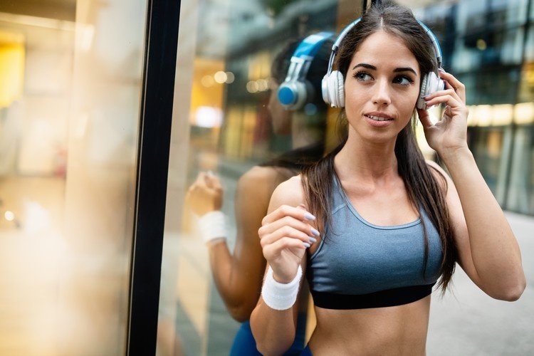 Sport -bh med Bluetooth -hörlurar medan du tränar gåvor för fitnessfans