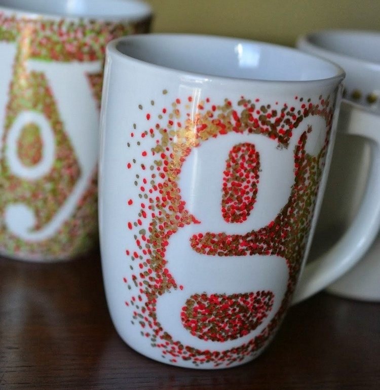 Presenter till jul-idéer-gör-det-själv-kaffekopp-bokstäver