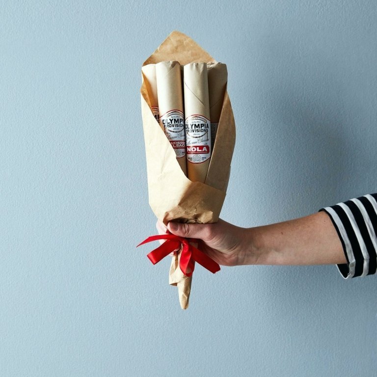 Gör en presentförpackning själv till en bukett blommor från papper DIY -instruktioner