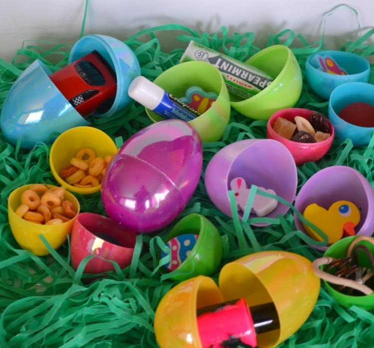 gåvor-påsk-påsk-ägg-barn-överraskning-göm-en-små-saker