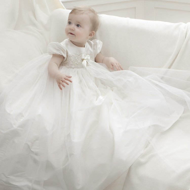 dop gåvor baby småbarn idéer spel napp klänning