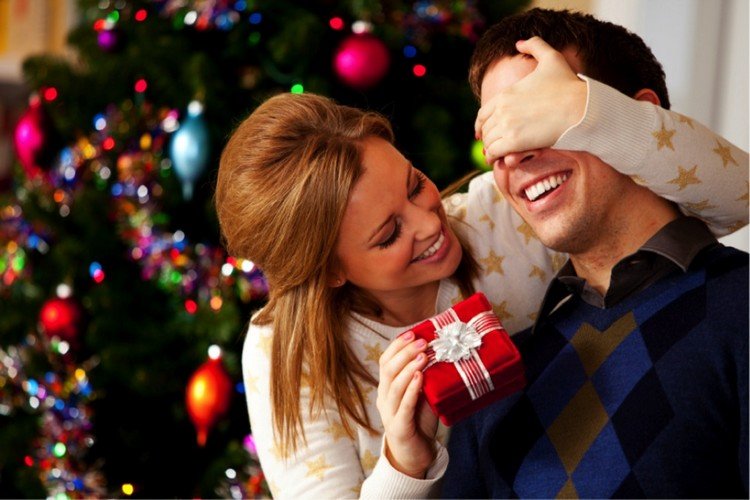 Presentidéer för män jul-överraskning-nära och kära