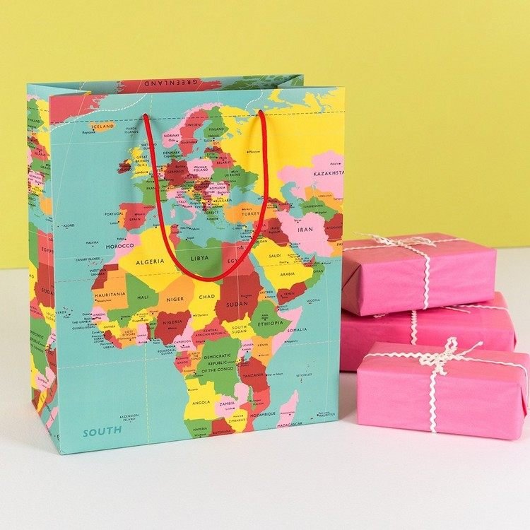 presentförpackning resekupong tinker kreativa idéer semester kupong presentpåse afrika karta rosa förpackning