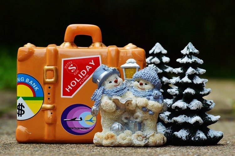 presentförpackning resekupong tinker kreativa idéer semester kupong resväska julfigur snögubbe gran