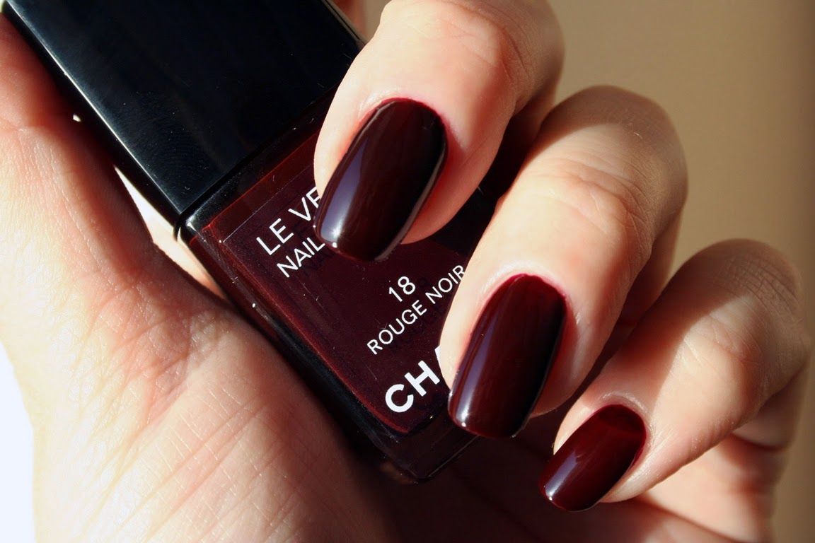 rött nagellack Chanel Rouge Noire Uma Turman nageldesignidéer