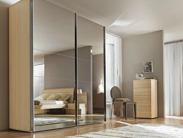 Sovrum-möbler-garderob-skjutdörrar-spegel-Fornt-ODEA