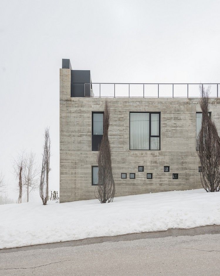 fritidshus design fasad betongfönster olika storlekar