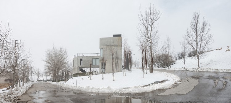 vinter snö fritidshus betong skidort libanon