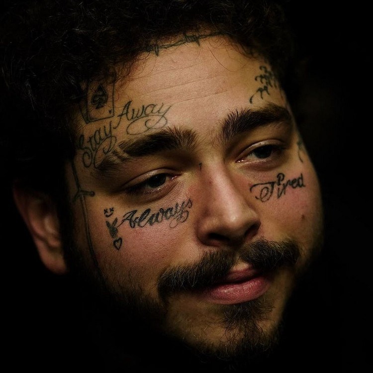Post Malone ansikts tatueringar tatuering ovanför ögonbrynet