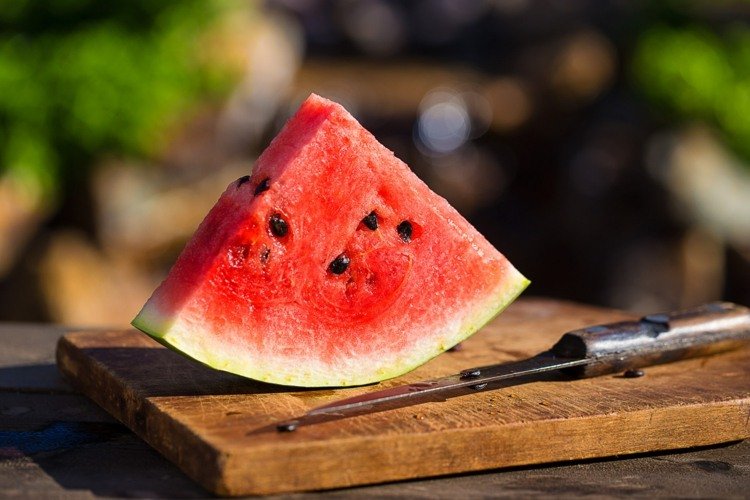 vattenmelonfruktmassa, rik på vitaminer, hälsosamt hydratiserad