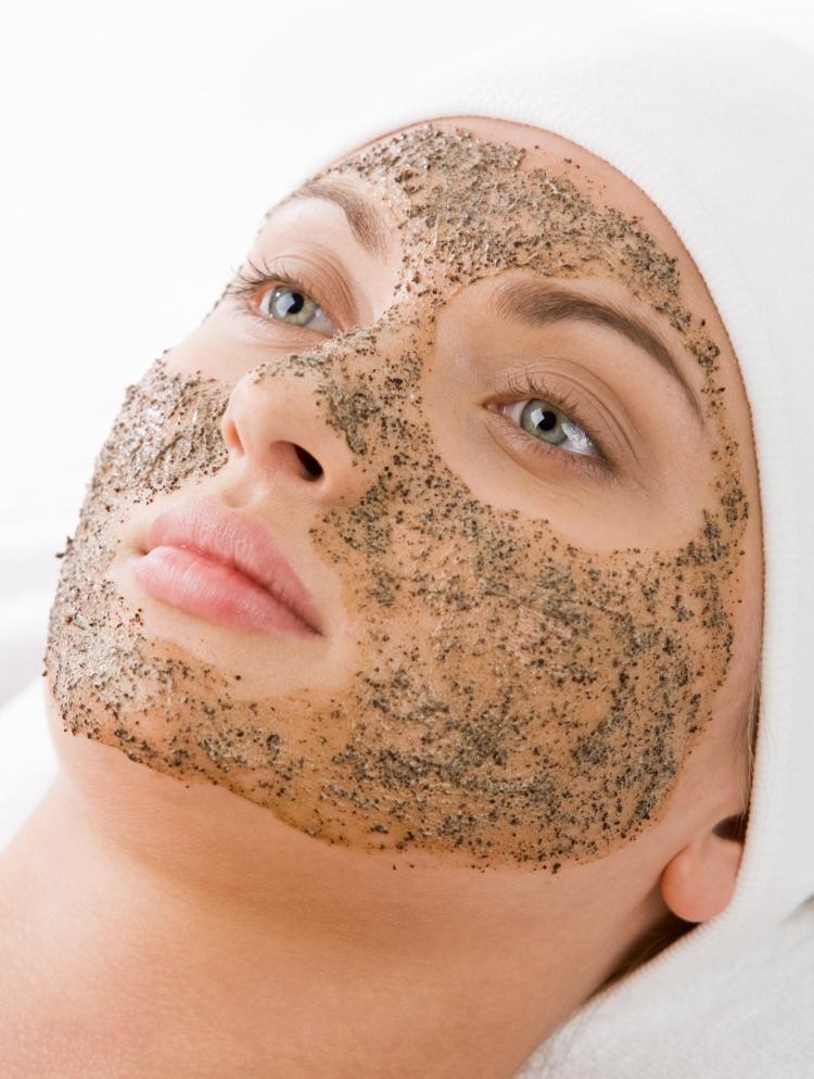 Gör ditt eget ansiktsskalning-recept-mot-fläckiga-hud-finnar