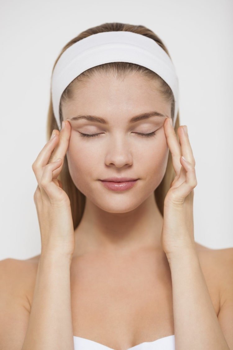 Ansiktsyogaövningar förbättrar blodcirkulationen och näringstillförseln till huden
