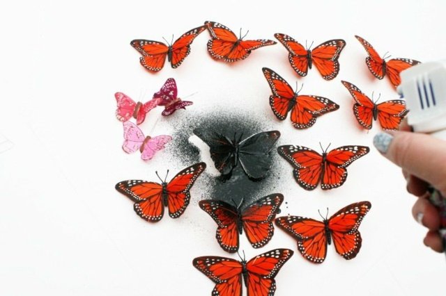 Färg fjärilar i olika storlekar