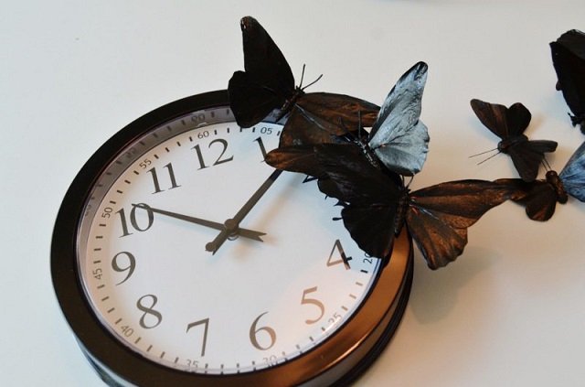 Fjärilar stick väggklocka svart dekorera modern minimalistisk