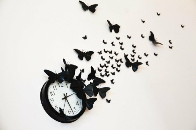 Väggdekoration med klocka svarta fjärilar coola idéer