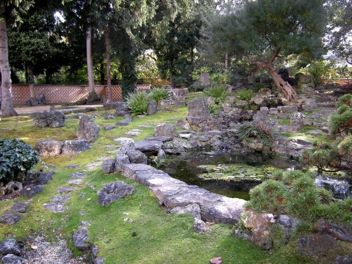 Japan-trädgård-sten-trädgård-skapa-kuperad terräng