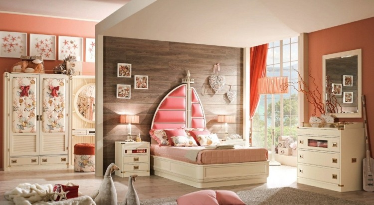 liten-prinsessa-barnrum-trä-golv-vägg-vita-möbler-sjö-motiv-rosa-element-tak