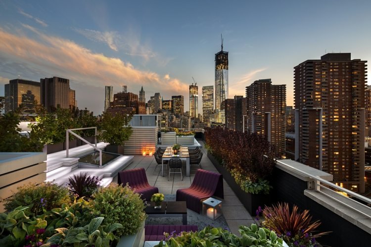 design idé balkong city outlook lila möbler modernt matbord