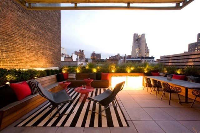 Takterrass lounge trädgårdsmöbler matbord stolar matta