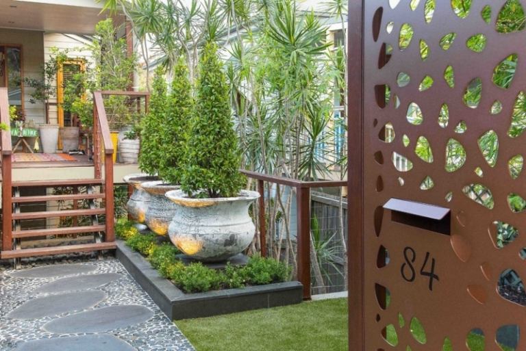 Designidéer-små trädgårdar-perforerade metallskärmar