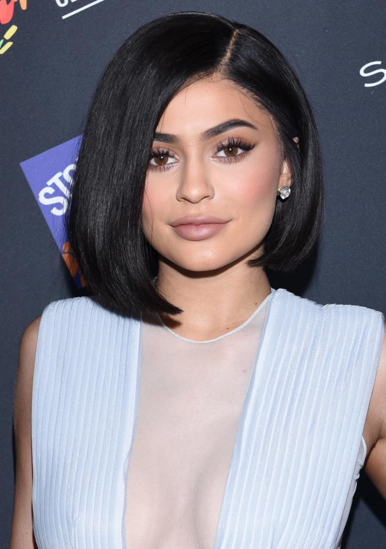 lager-bob-asymmetrisk-tjock-hår-kylie-jenner