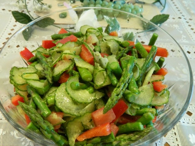 Sparris sallad grönsaksskål
