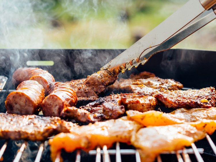 Friska grillkött-korv-kyckling-fläskbiffar