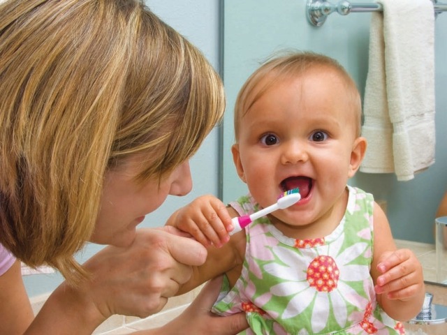 borsta tänder mor baby betydelse risk lägre