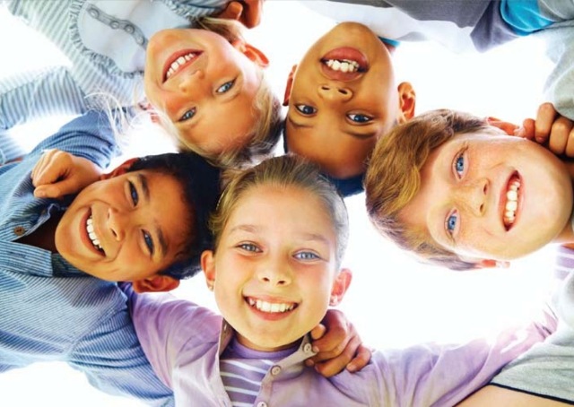 friska barns tänder tandvård viktig fem glada ansikten