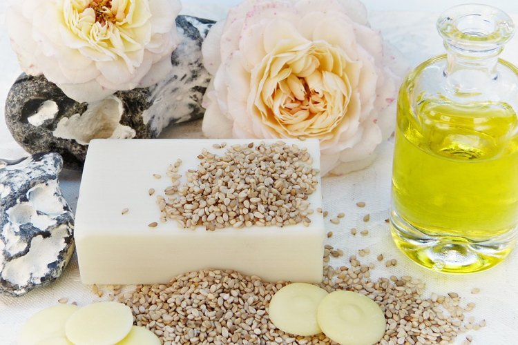 friska vegetabiliska oljor tea tree olja kombinerar kosmetika hudkräm fördelar