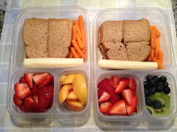 hälsosamma mellanmål-skolbarn-lunch-smörgås-frukt-ost