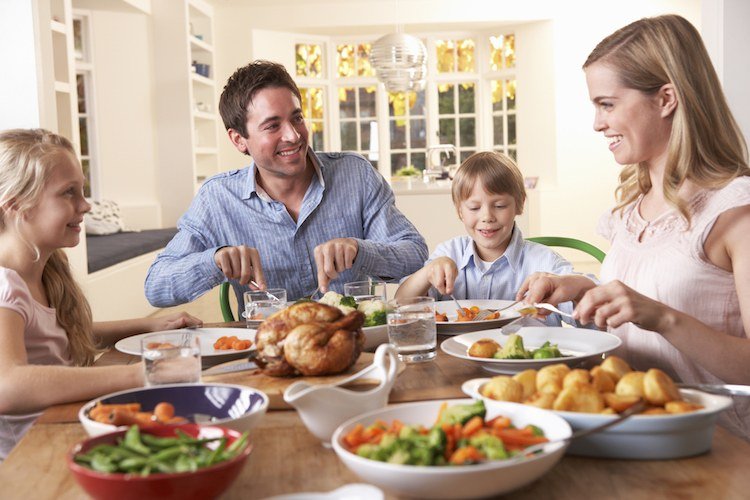 hälsosam-äta-skol-barn-middag-familj-bord-middag