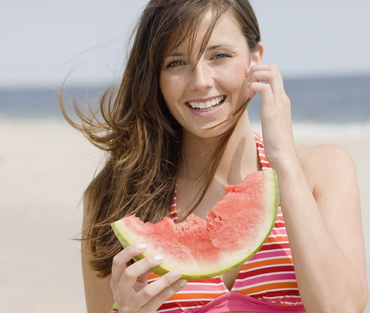 vattenmelon-kost-sommar-figur-strand-smal-bikini