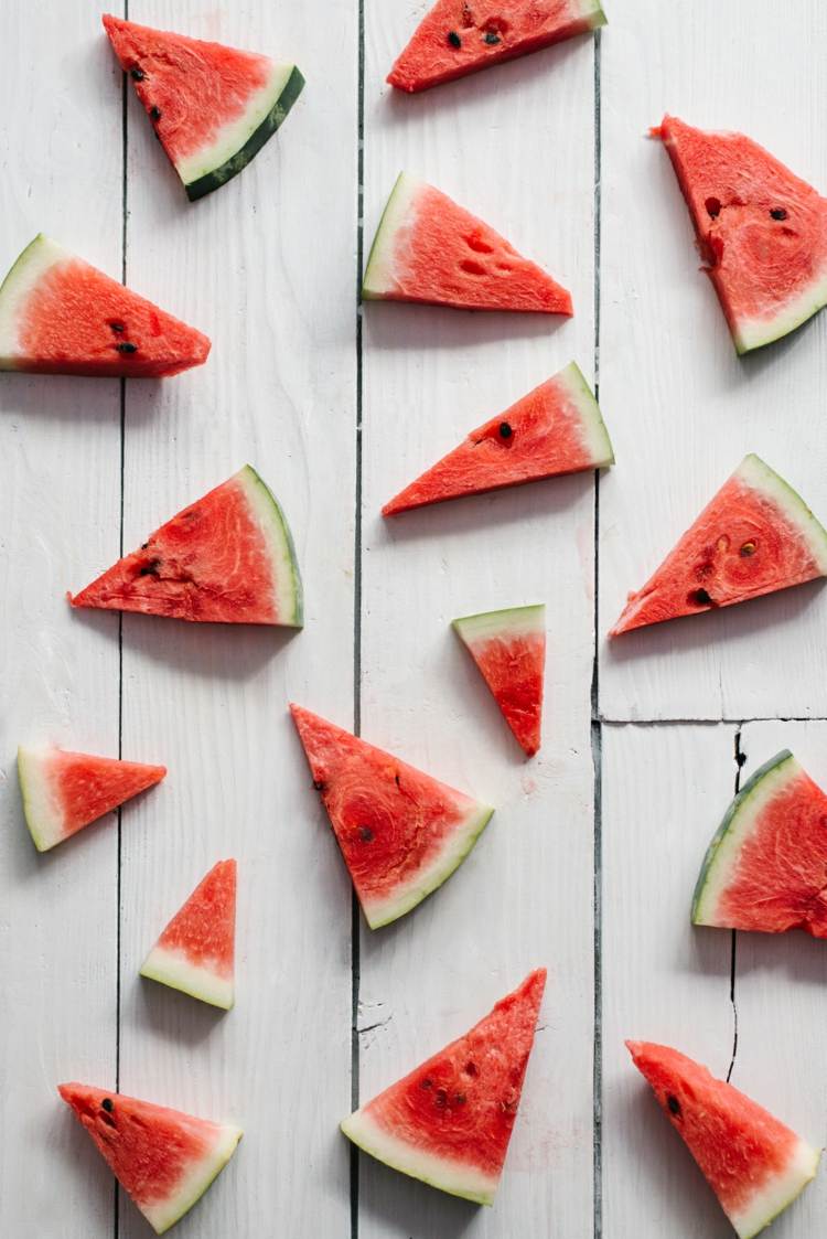 vattenmelon-kost-vitaminer-mineraler-trianglar-skuren-frukt