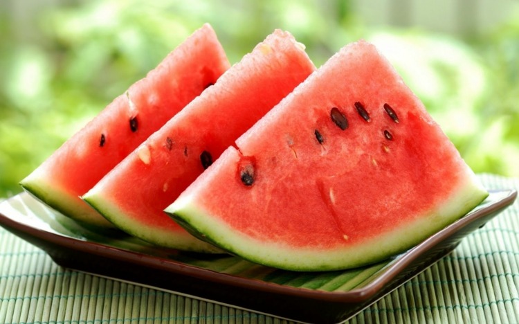 vattenmelon-diet-populärt-mellanmål-dessert-kärnor-rött