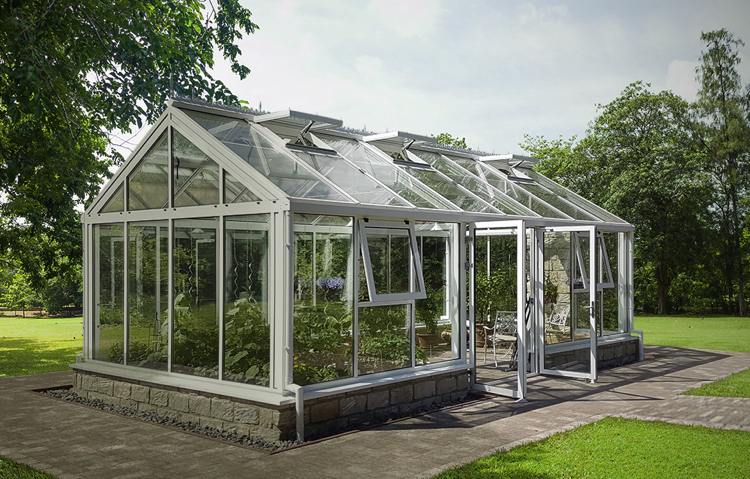 Det är inte för ingenting som glashuset ofta används som en kombination av ett växthus och en vinterträdgård