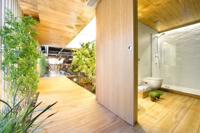 loft lägenhet interiör trädgård trägolv badrum