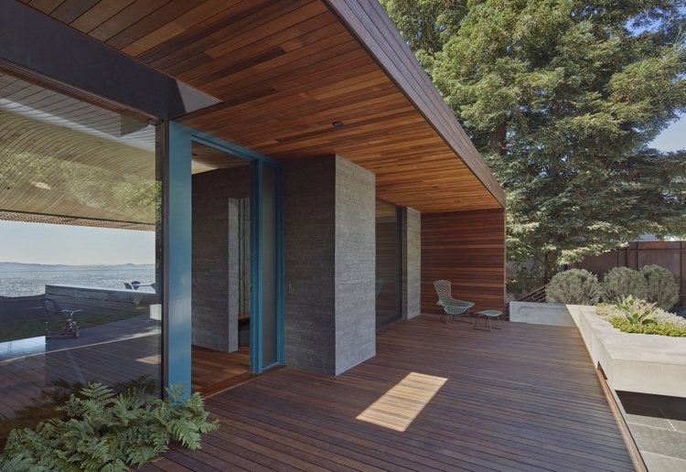 modern villa i USA med trädäck och tak