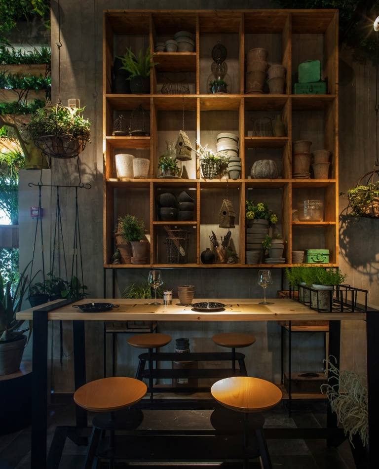 Spice garden design restaurang hylla trä lerkruka förvaringsutrymme