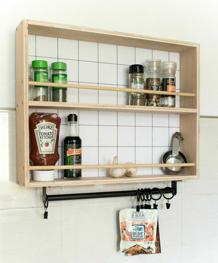 Kryddhylla DIY med tapeter och köksräcke från Ikea