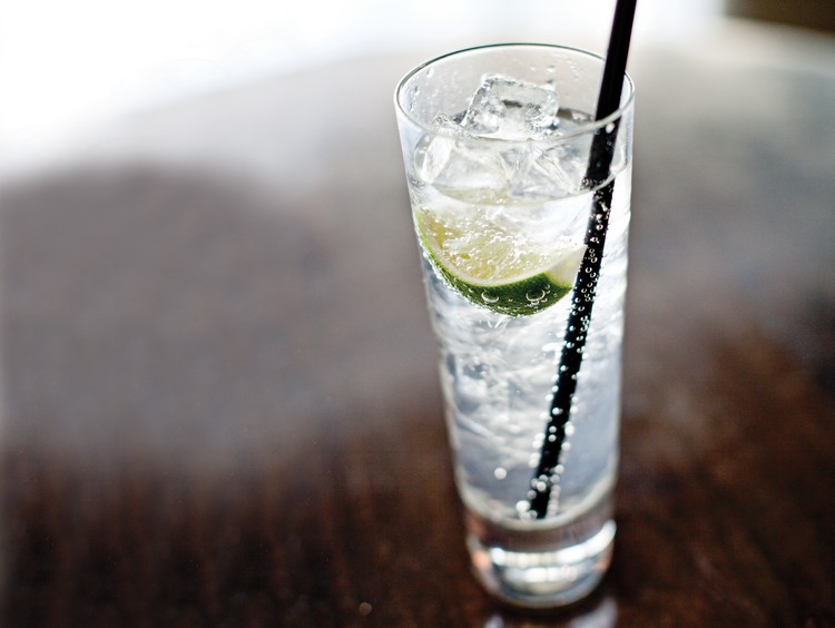 Gin och tonic recept ingredienser highball cocktail
