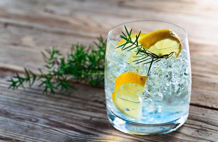gin-tonic-recept-cocktail-uppfriskande